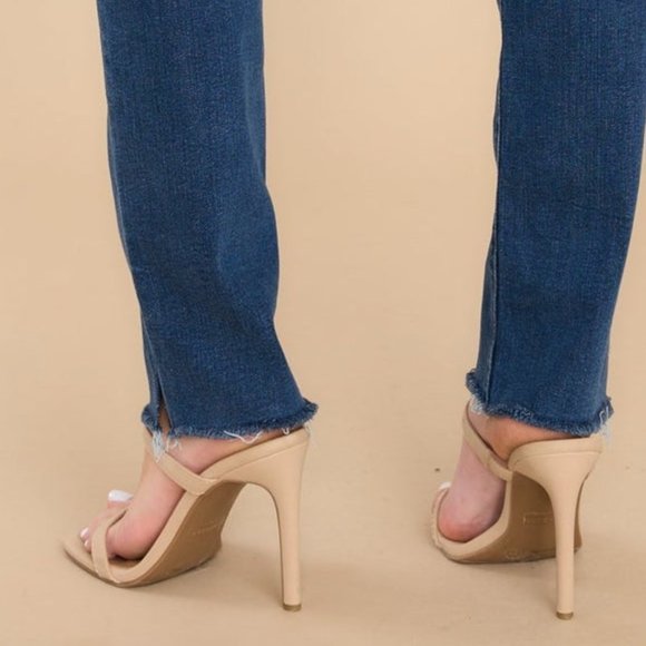 NWT $98 LEVI'S Women W 26"  L 32" 726 High-Rise Slim Straight Hypersoft Raw Hem - Picture 2 of 11